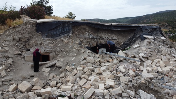 Foto - O türbe molozlar arasında kaldı