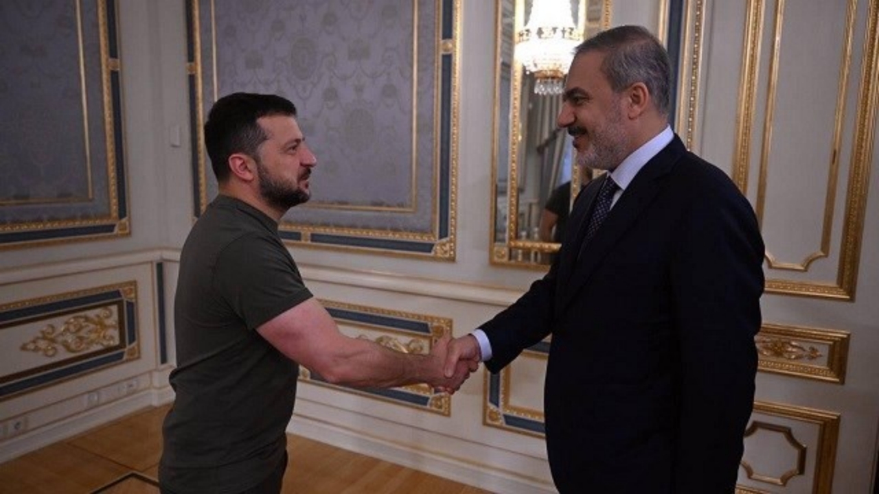 Foto - O ülke, "Ancak siz yaparsınız" diyerek Türkiye’den hava savunma sistemleri istedi! "Hakan Fidan" detayı dikkat çekti