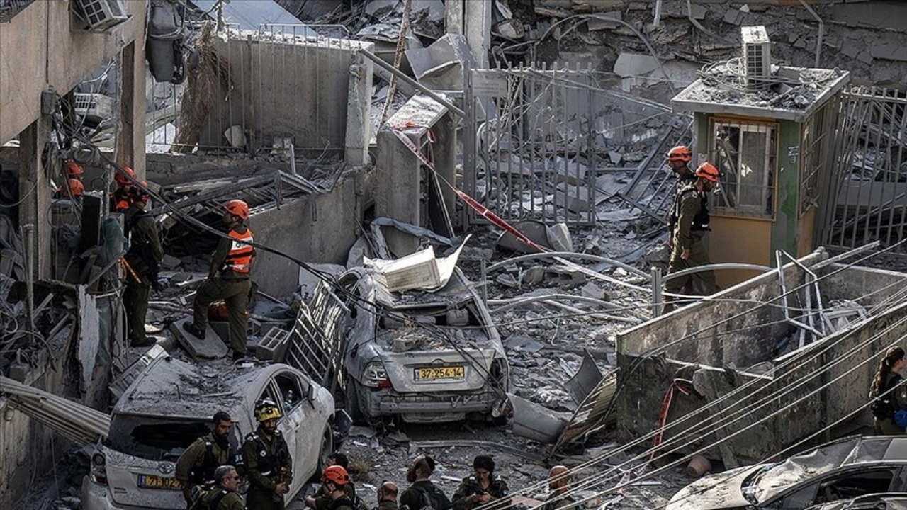 Foto - O ülke, kalıbının adamı çıktı! İsrail füzeleri arasında, hiç tırsmadan İran’a yardım götürdüler 