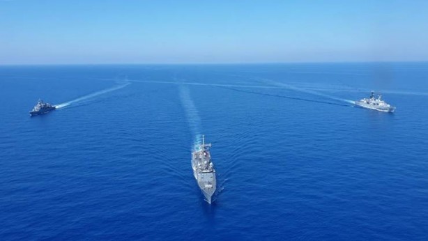 Foto - O ülke Yunanistan'a baskı yapıp savaş gemilerini bölgeden çekti: Türk sahasına girin, kabloları döşeyin