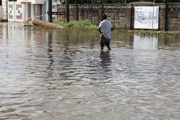 Foto - O ülkede baraj taştı! 2 şehir sular altında