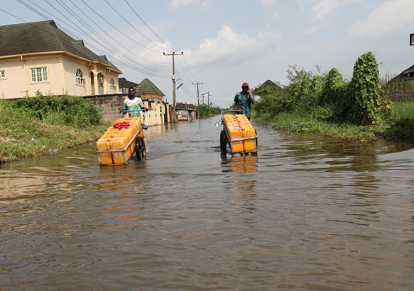 Foto - O ülkede baraj taştı! 2 şehir sular altında
