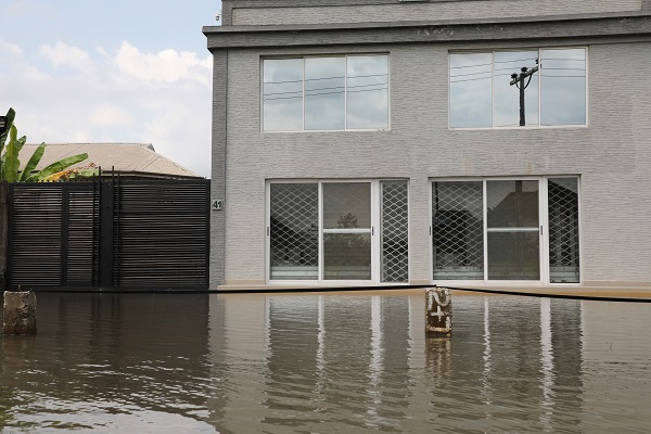 Foto - O ülkede baraj taştı! 2 şehir sular altında