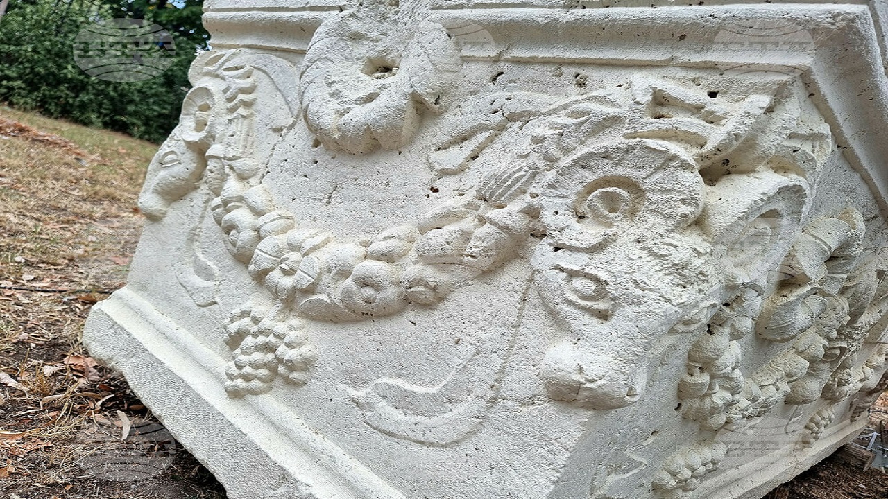 Foto - O ülkede bulundu! 1700 yıllık Roma lahdini masa yapmışlar