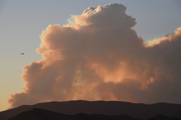 Foto - O ülkede büyük felaket! Dumanlar 100 kilometre öteden görülüyor