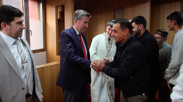 O ülkede camiler dolup taştı