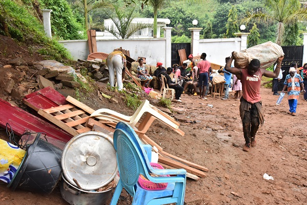 Foto - O ülkede heyelan yaşandı! 