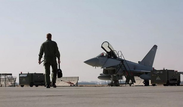 Foto - O ülkede işçiler ayaklandı! Hükümete "Türkiye’ye savaş uçağı satın" baskısı yapmaya başladı