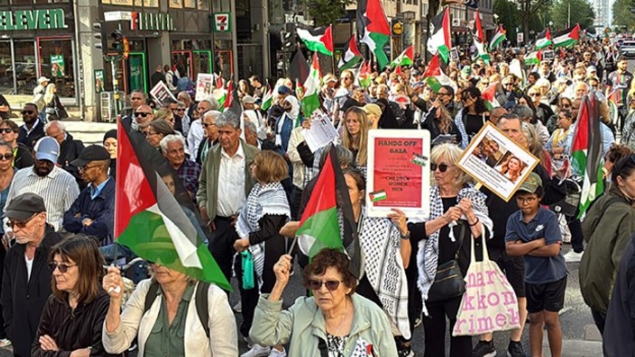 Foto - Avrupa ülkesinde İsrail'e karşı büyük öfke: Temsili tabut taşıdılar!