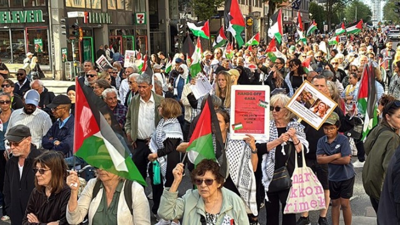 Foto - Avrupa ülkesinde İsrail'e karşı büyük öfke: Temsili tabut taşıdılar!