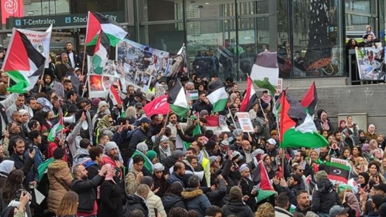 Foto - Avrupa ülkesinde İsrail'e karşı büyük öfke: Temsili tabut taşıdılar!