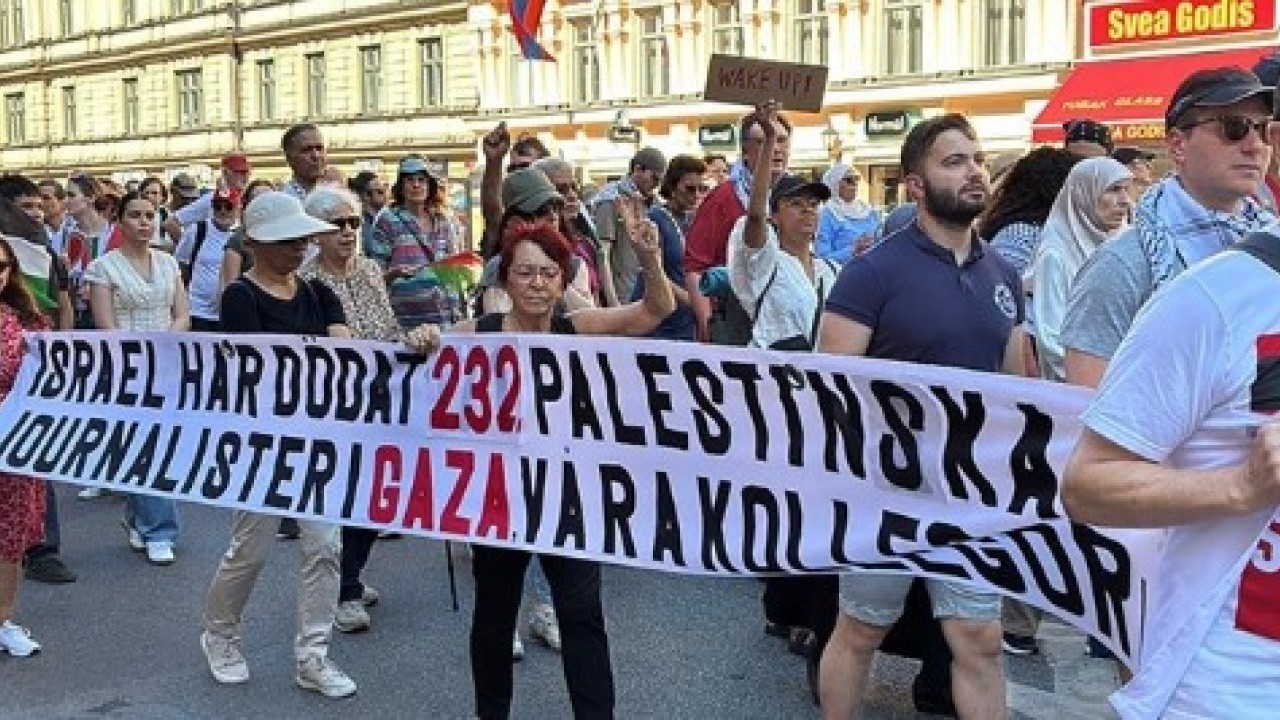 Foto - Avrupa ülkesinde İsrail'e karşı büyük öfke: Temsili tabut taşıdılar!