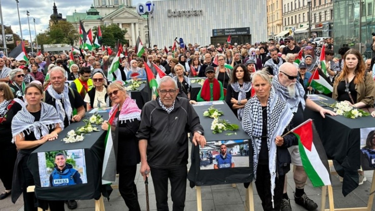 Avrupa ülkesinde İsrail'e karşı büyük öfke: Temsili tabut taşıdılar!