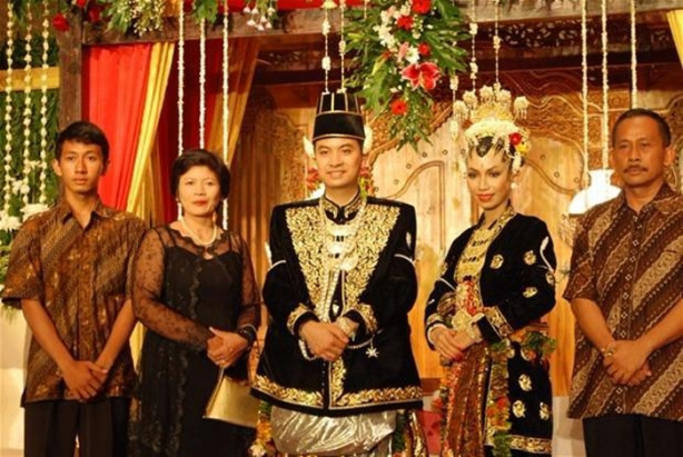 Foto - O ülkede kadınlar değil erkekler gelin gidiyor!