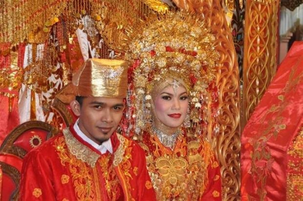 Foto - O ülkede kadınlar değil erkekler gelin gidiyor!