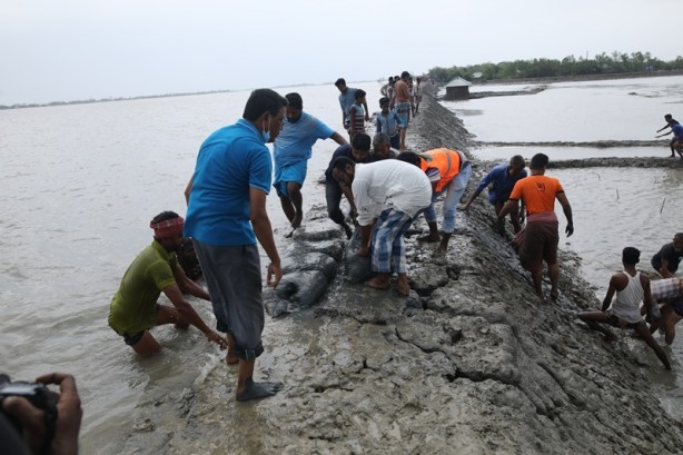 O ülkede kasırga! Birçok alan sular altında kaldı