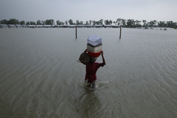 Foto - O ülkede kasırga! Birçok alan sular altında kaldı