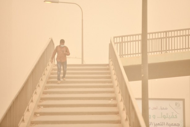 O ülkede kum fırtınası