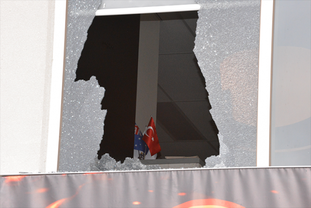 O ülkede MÜSİAD'ın da bulunduğu binaya saldırı