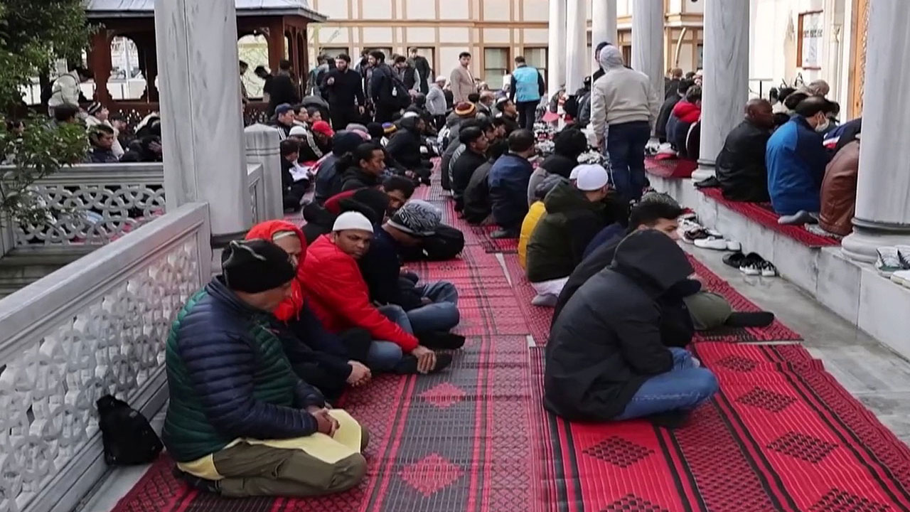 Foto - O ülkede Müslüman nüfusu Hristiyanları geçti! Bayram namazı 3 kez kılındı