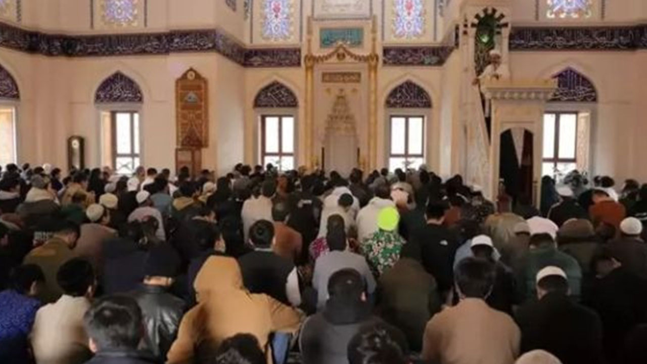 Foto - O ülkede Müslüman nüfusu Hristiyanları geçti! Bayram namazı 3 kez kılındı