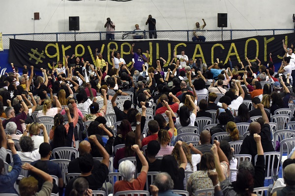 Foto - O ülkede öğretmenler greve gidiyor