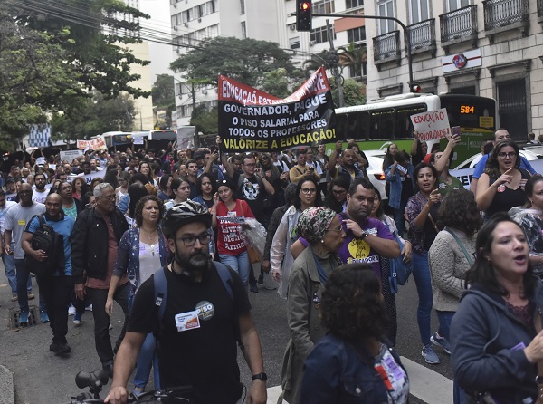 Foto - O ülkede öğretmenler greve gidiyor