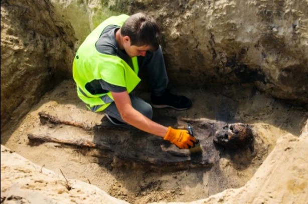 Foto - O ülke şokta! Ağzında para bulunan onlarca çocuk iskeleti bulundu
