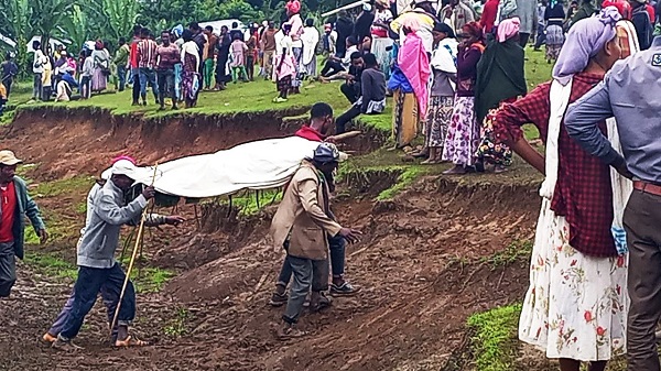 O ülkede toprak kayması faciası! 257 kişi öldü