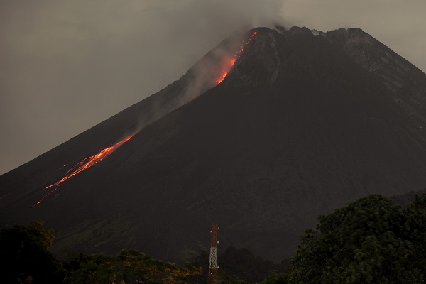 Foto - O ülkede volkan harekete geçti! 