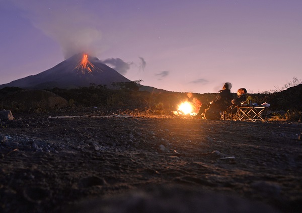 Foto - O ülkede yanardağ lav püskürtmeye başladı