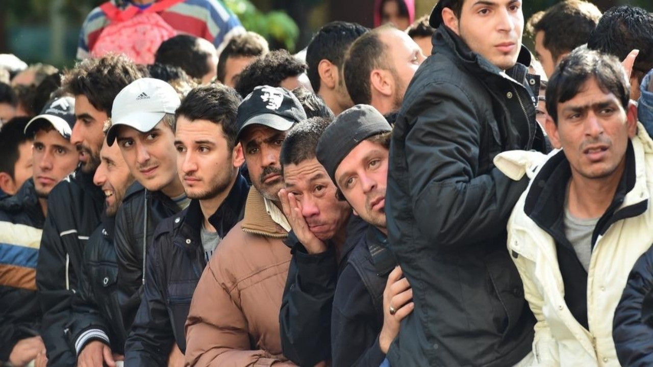 O ülkeden dünyayı şok eden karar! Bekar erkek mülteciler sınır dışı edilecek! Sebebi ise herkesi şaşırttı