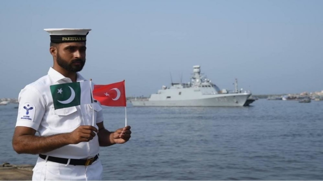 Foto - O ülkenin "Türkiye" sancısı bitmiyor! Kafayı şimdi de TCG BÜYÜKADA’ya taktılar! Resmen kudurtan gelişme