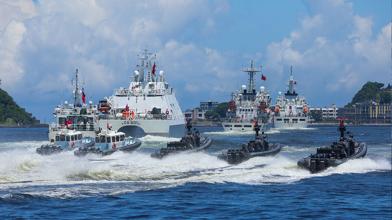 Foto - "O ülkeyle savaş çıkarsa…" tatbikatı!.. Kuşatmaya karşı deniz piyadelerini sahaya indirdiler