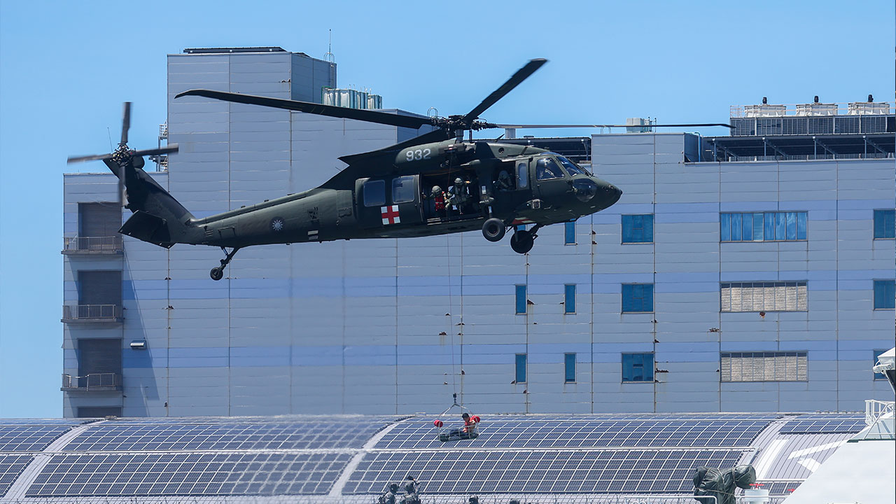 Foto - "O ülkeyle savaş çıkarsa…" tatbikatı!.. Kuşatmaya karşı deniz piyadelerini sahaya indirdiler