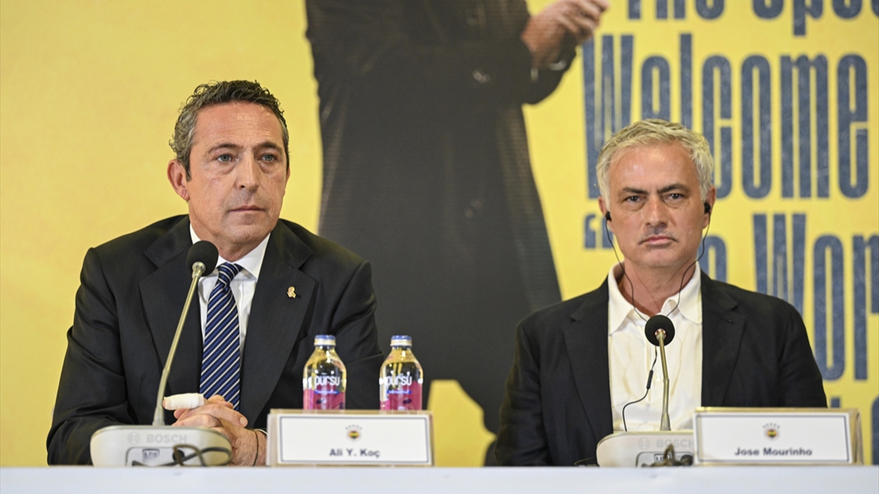 Foto - O utanmazlık Türkiye’yi ayağa kaldırdı! Rezalet ki ne rezalet! Sen kime, neyin artistliğini yapıyorsun Ali Koç? 