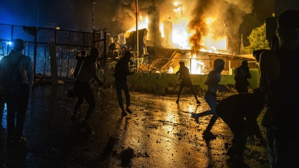 Foto - O yalanlar Cem Küçük’ü isyan ettirdi! Sağlı-sollu, Allah ne verdiyse girişti