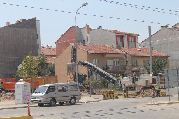 Foto - O yolda yarım kalan yapım çalışmaları başladı