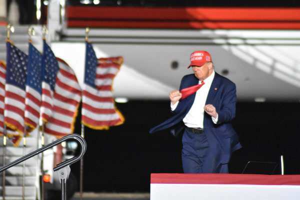 Foto - Obama ve Trump sahneye çıktı
