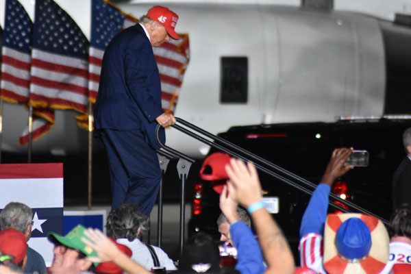 Foto - Obama ve Trump sahneye çıktı