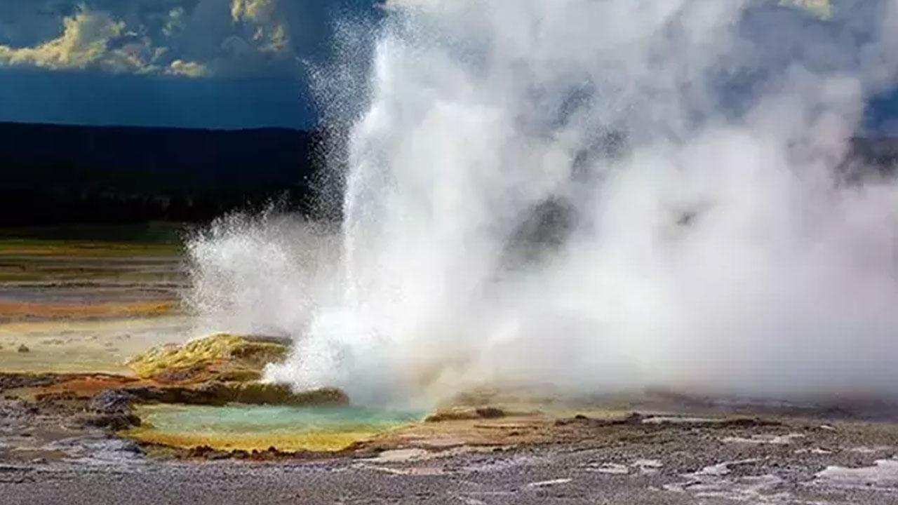 Foto - Obruk tehlikesi sürerken Konya'nın altından petrol gibi fışkırabilir! Aksi halde kuyu betonla kapatılacak