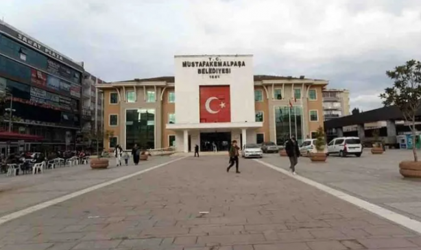 Foto - Öcalan hain değil diyen CHP’li başkan, ilçeyi parsel parsel satışa çıkardı