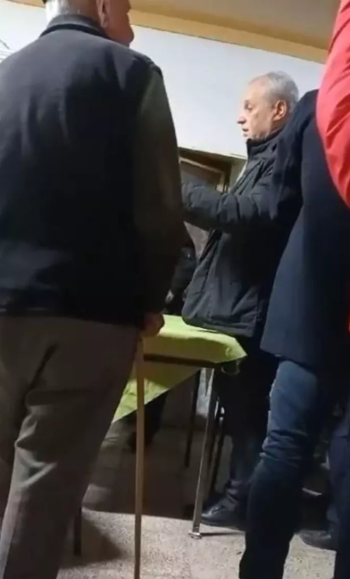 Foto - Öcalan hain değil diyen CHP’li başkan, ilçeyi parsel parsel satışa çıkardı