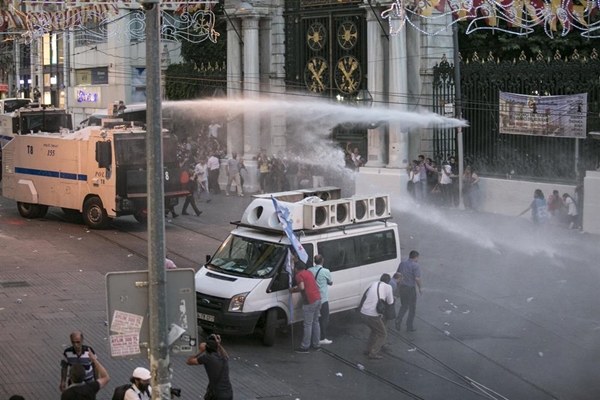 Foto - Öcalan posterleriyle terörü protesto ettiler
