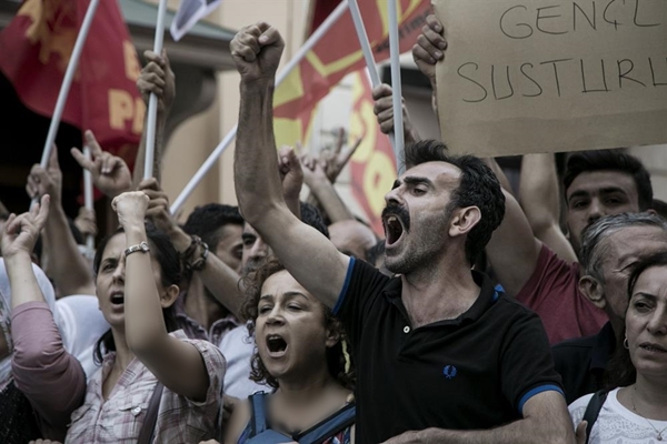Foto - Öcalan posterleriyle terörü protesto ettiler
