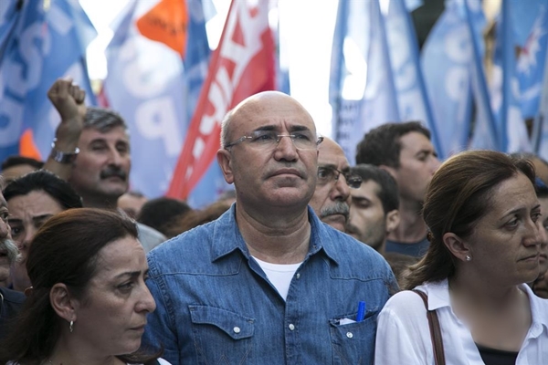 Öcalan posterleriyle terörü protesto ettiler