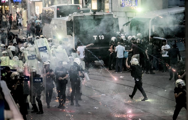 Foto - Öcalan posterleriyle terörü protesto ettiler