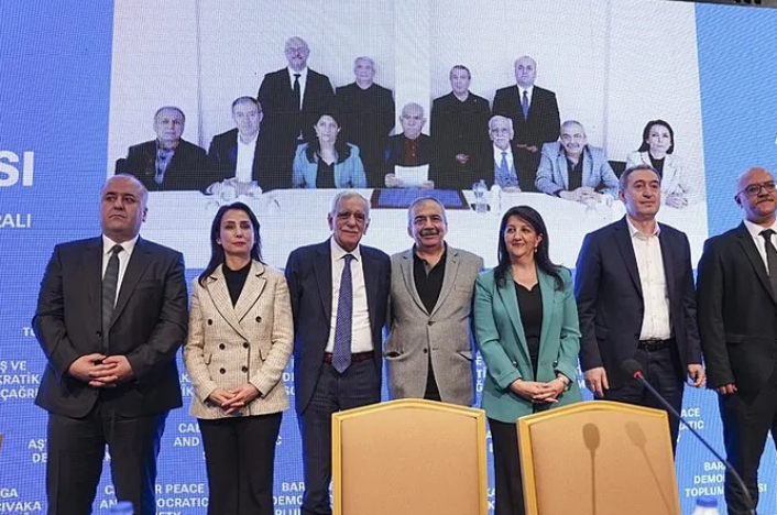 Öcalan’ın çağrısını dünya böyle gördü! Erdoğan’ın tarihi başarısı Hangi gazete ne yazdı?