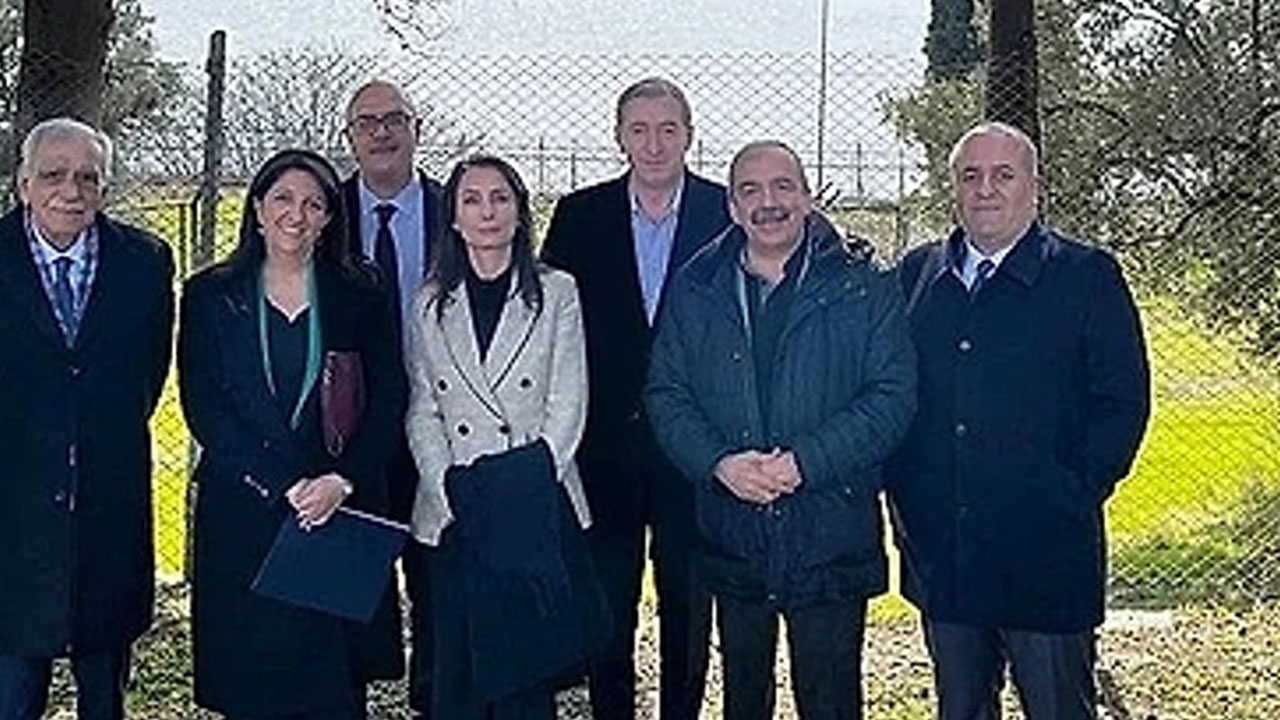 Foto - Öcalan'ın önündeki mikrofon olay oldu! Herkesin aklında aynı soru var