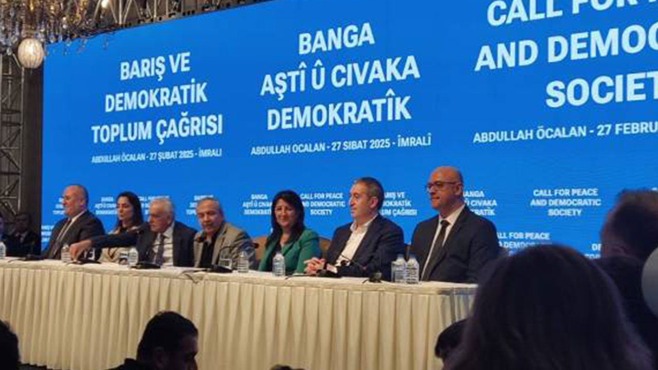 Foto - Öcalan'ın önündeki mikrofon olay oldu! Herkesin aklında aynı soru var